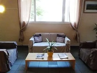 Centre Aparthotel 3*