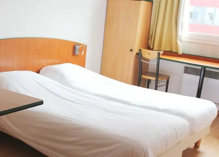 Centre Aparthotel 3*