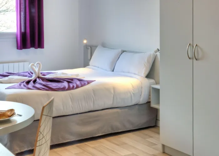 Centre Aparthotel 3*