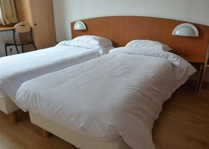 Centre Aparthotel 3*