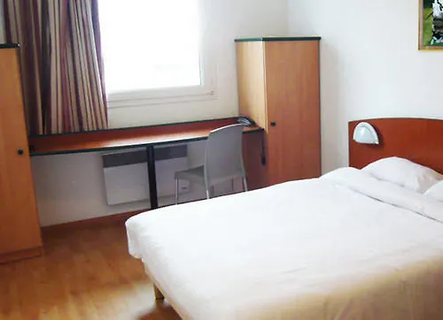 Centre Aparthotel 3*
