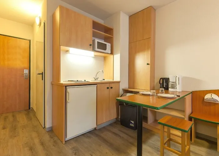 Centre Aparthotel 3*