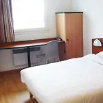 Centre Aparthotel 3*
