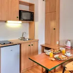 Centre Aparthotel 3*